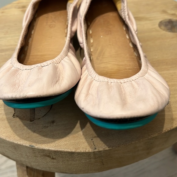 Light pink Tieks Size 7 flats - Picture 8 of 9